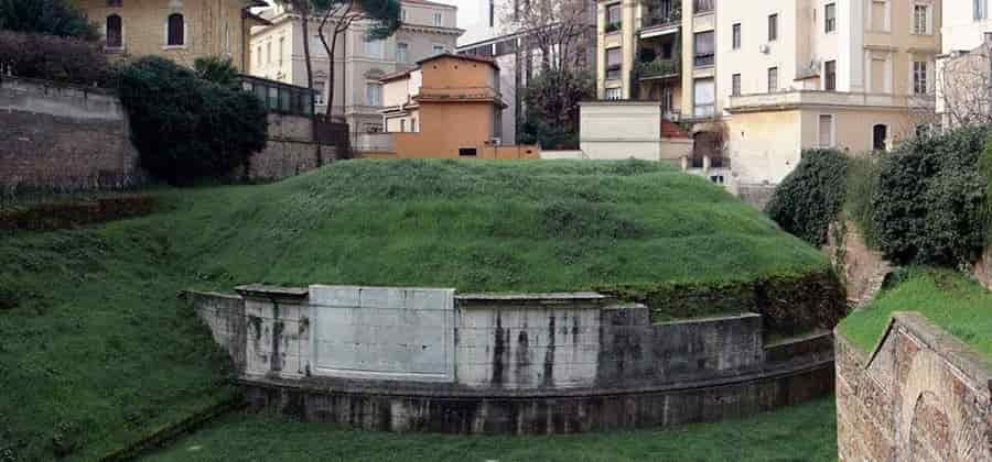 Mausoleo di Lucilio Peto