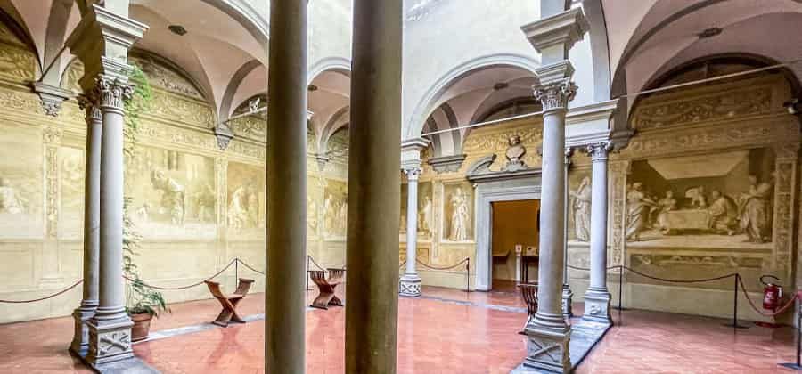 Chiostro dello Scalzo