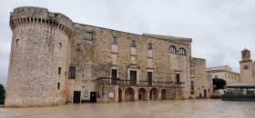 Castello Conti Acquaviva D'Aragona